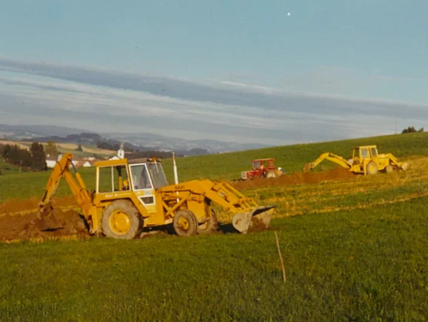Radbagger MF und Ford, ca. 1975