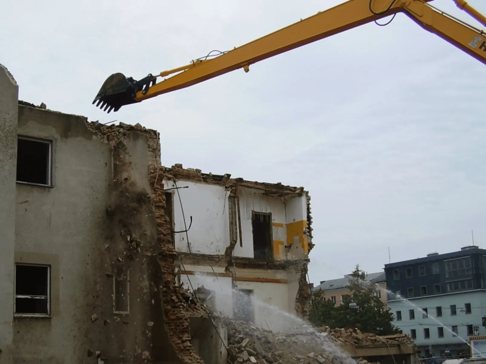 Rückbau mit Longreach-Langarm-Bagger