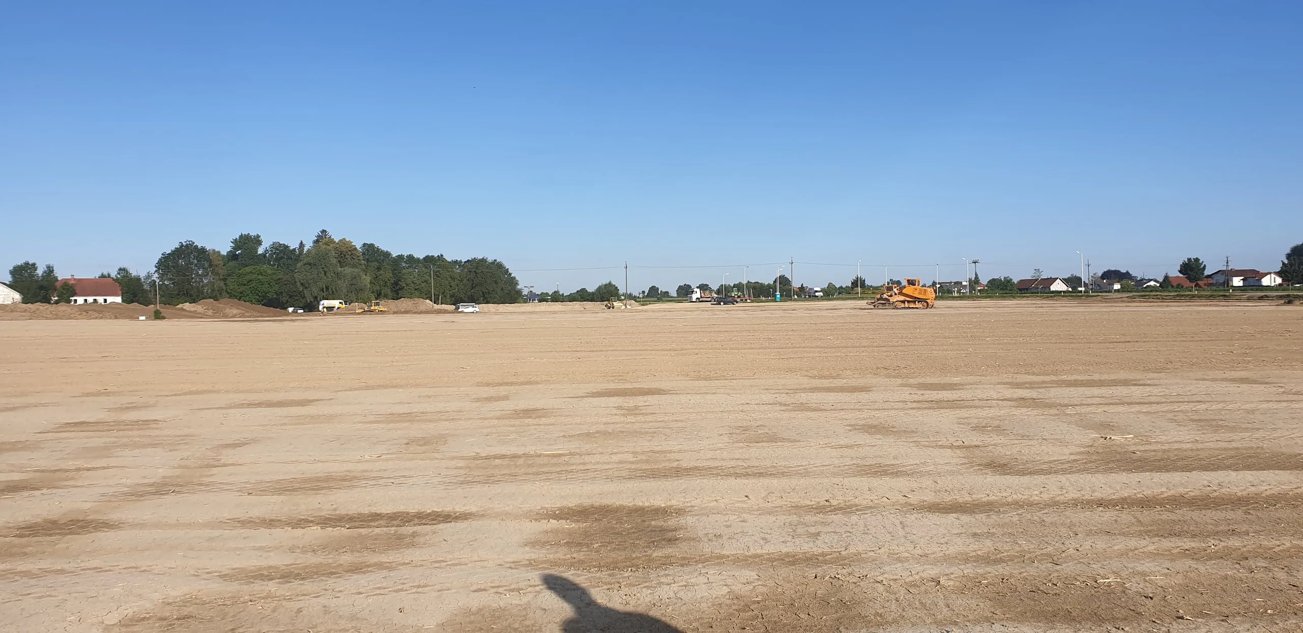 Baumaschinen bei den Erdarbeiten im Raum Schärding